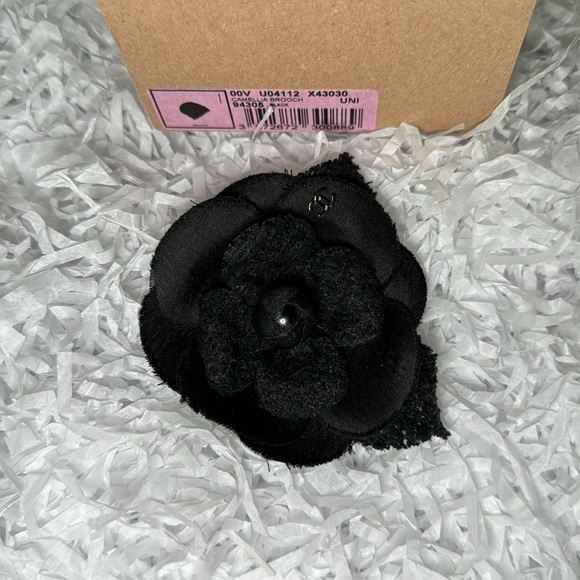 Chanel camellia pin brooch - Picture 4 of 5